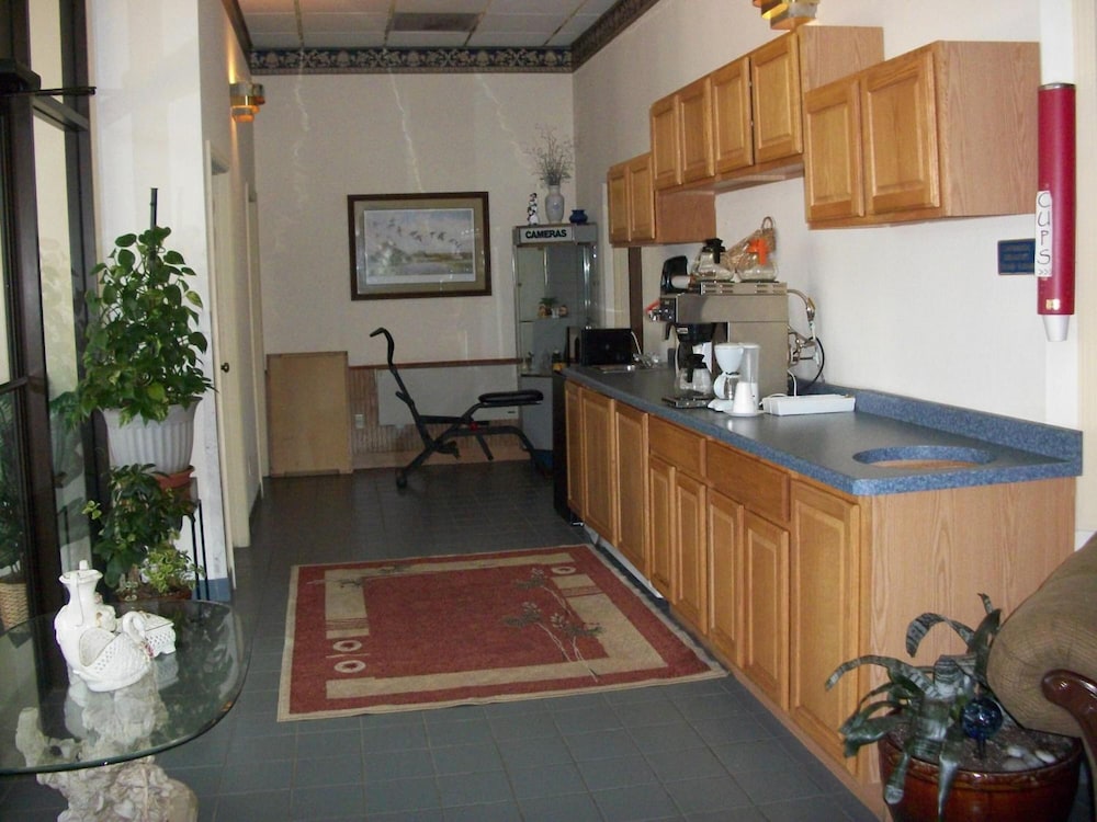 Lodi Valley Suites - photo 5