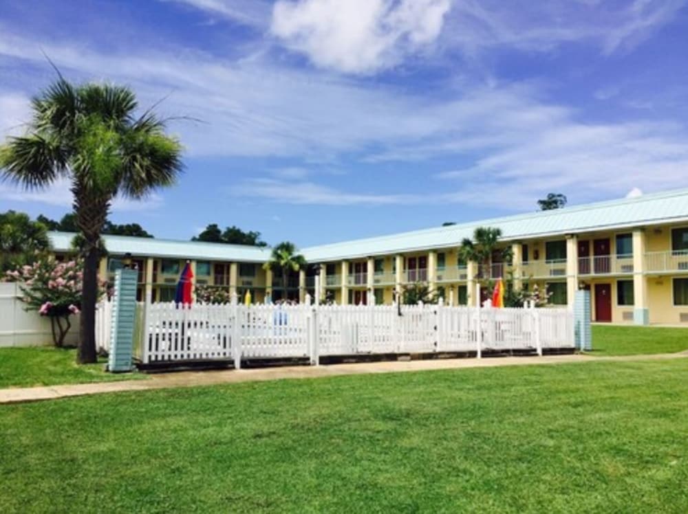 Garden Inn & Suites - photo 16