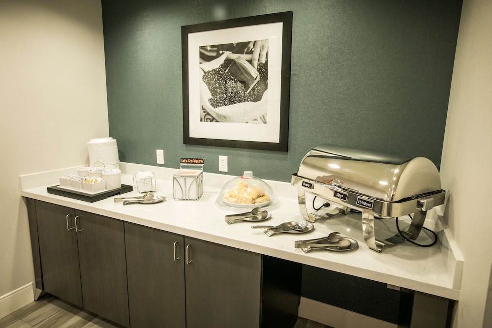 Hampton Inn & Suites Tempe Phoenix Airport AZ - photo 70