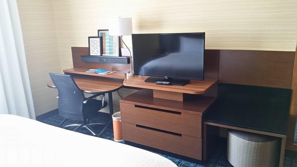 Fairfield Inn & Suites by Marriott Detroit Troy - photo 4