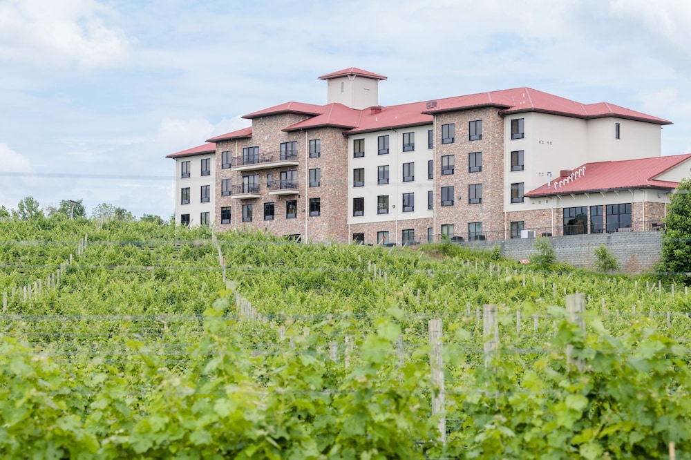 Holiday Inn Express Suites Lexington NwVineyard - photo 51