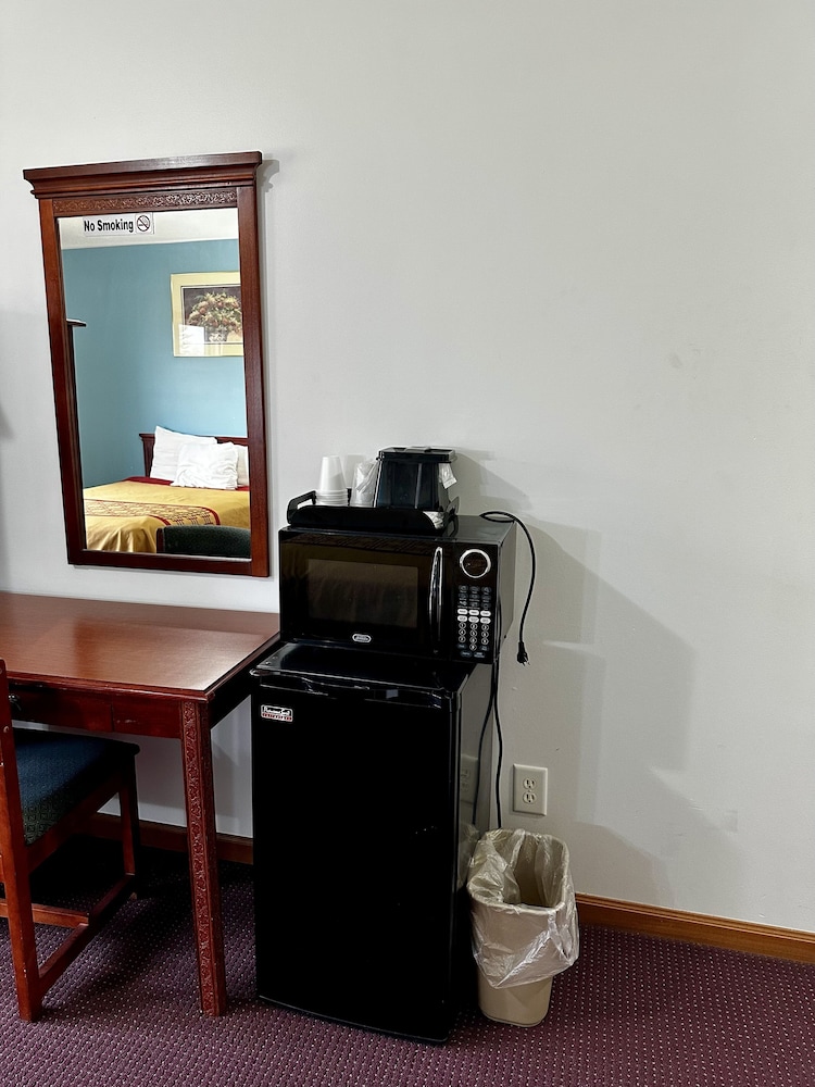 Attica Inn - photo 25