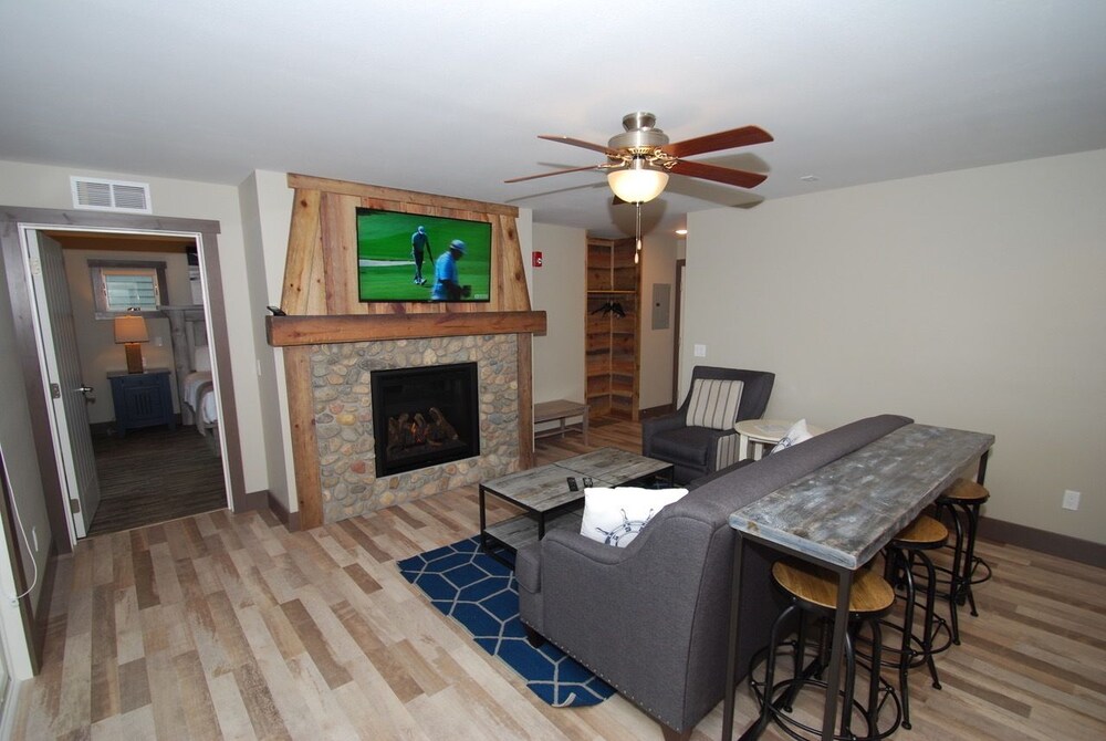 Quarterdeck Resort & Restaurant - photo 151