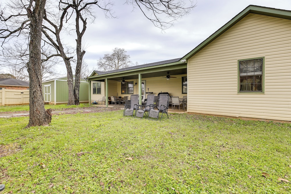 Pool & Large Covered Patio Decatur Family Getaway in Decatur, United States