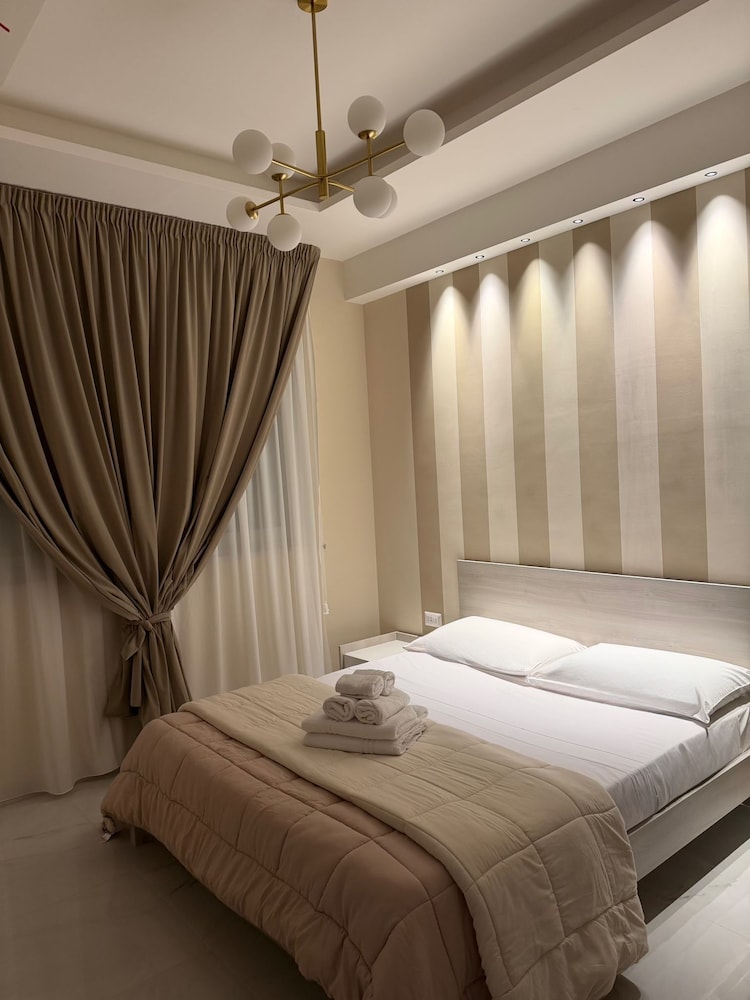 Luxury Rooms Hotel — 4-Star Luxury Hotel in Somma Vesuviana, Italy