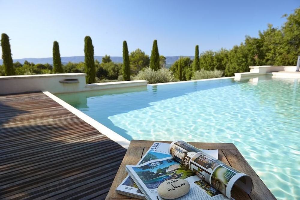 Le Jas De Joucas - carbon neutral hotel in Apt