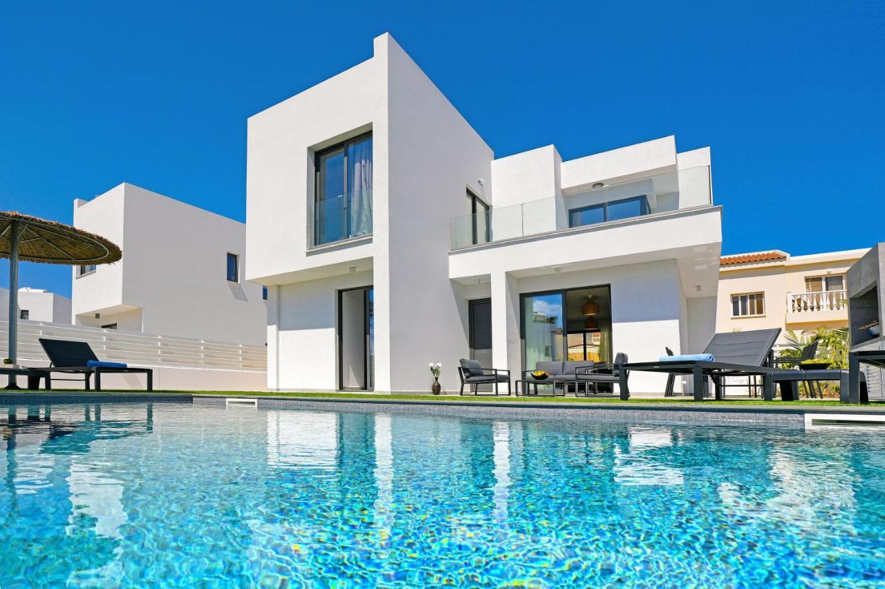 Villa Flora 3Bed all En suite with Private Pool