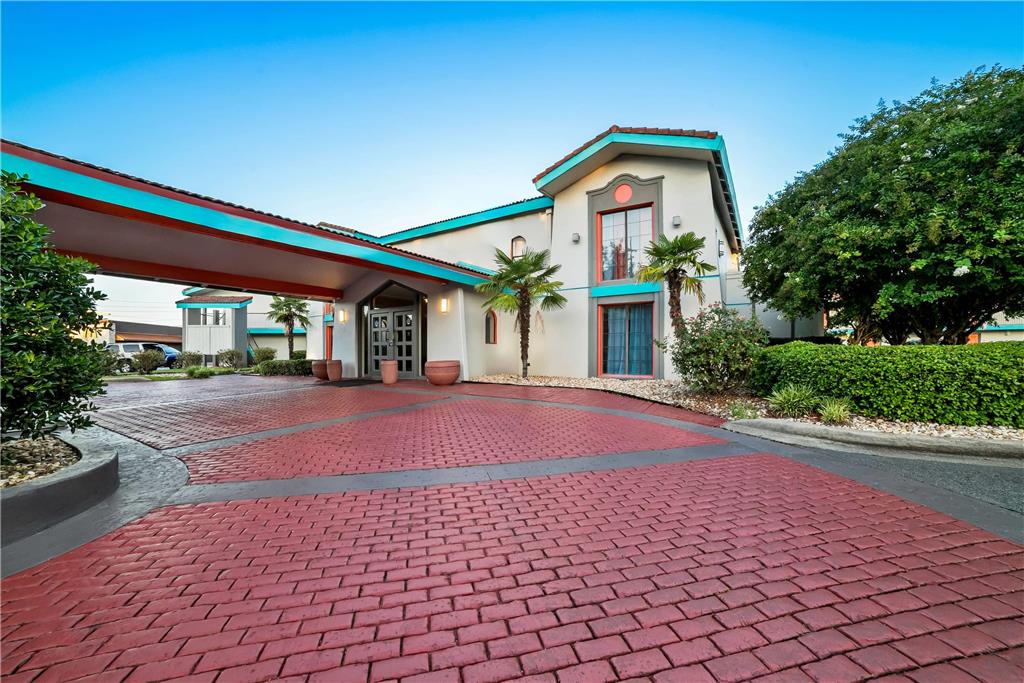Howard Johnson by Wyndham Columbus Fort Moore - photo 4