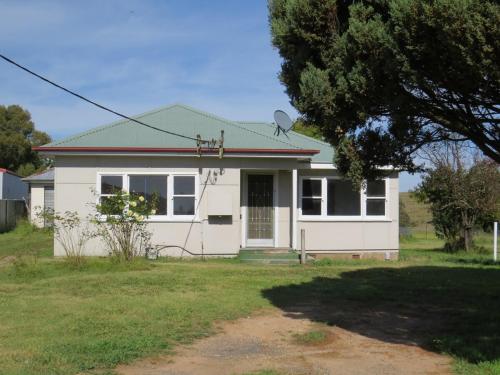 Humble family or workers accom pet-friendly hotel Bombala