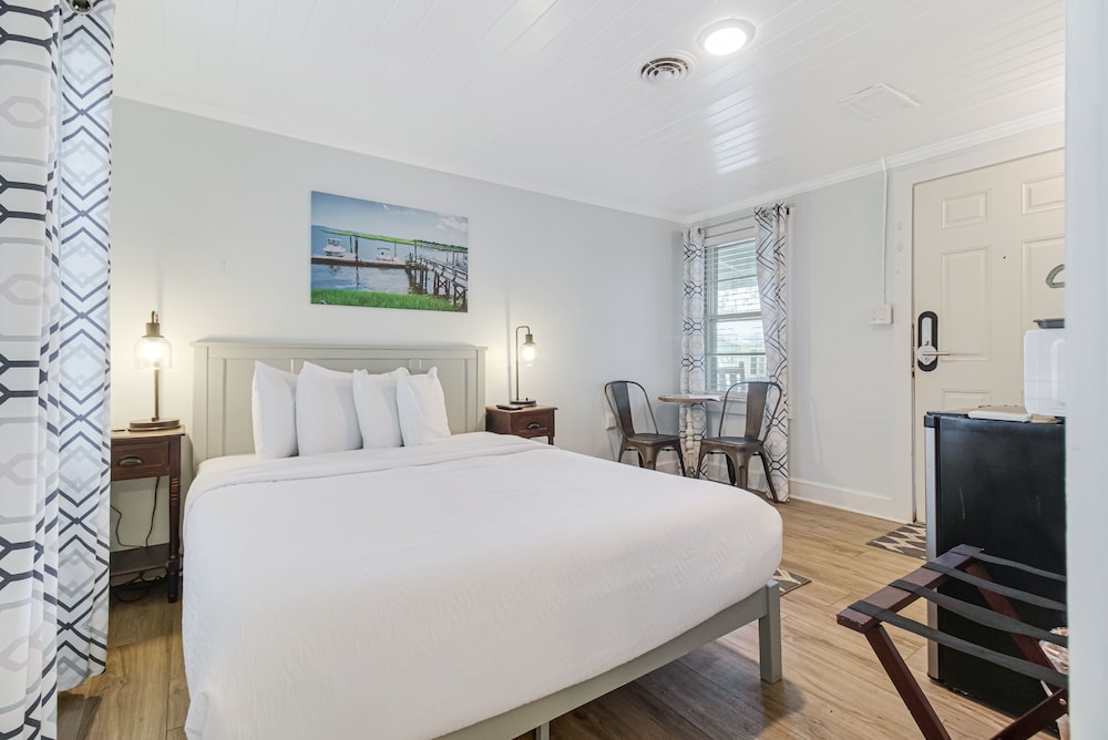 The Inn at River Oaks - photo 31