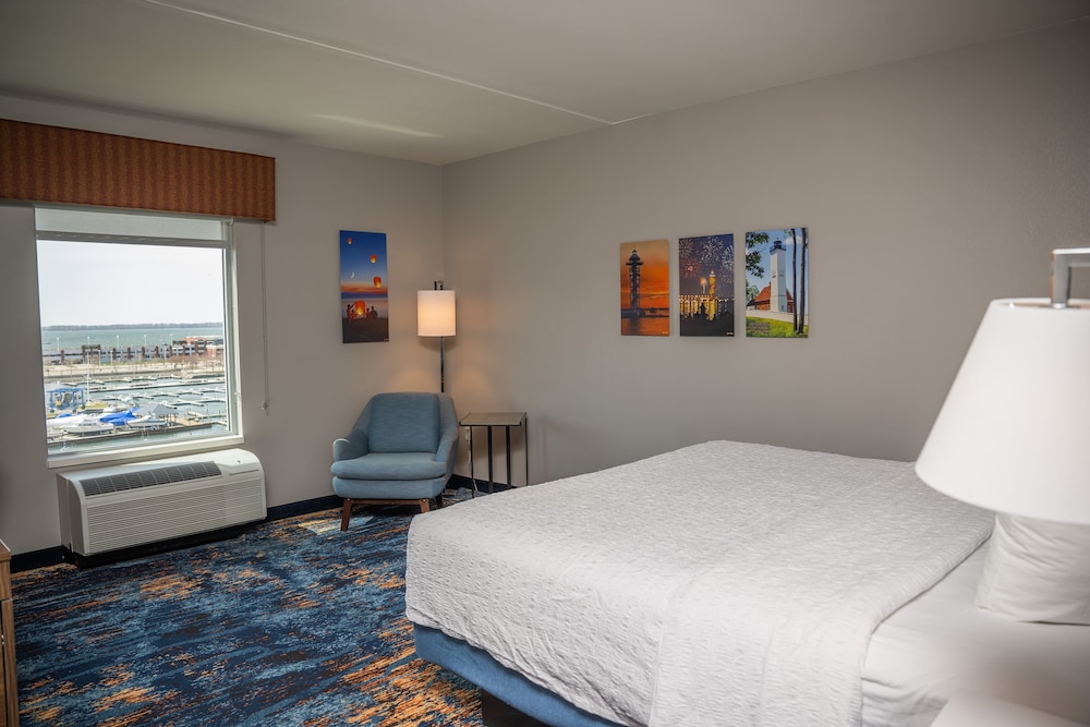 Hampton Inn & Suites Erie Bayfront - photo 15