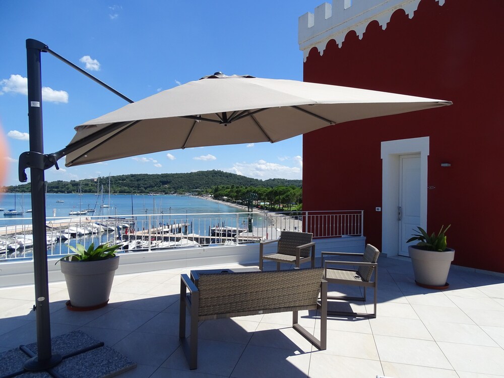 Villa Garuti — 4-Star Luxury Hotel in Padenghe Sul Garda, Italy