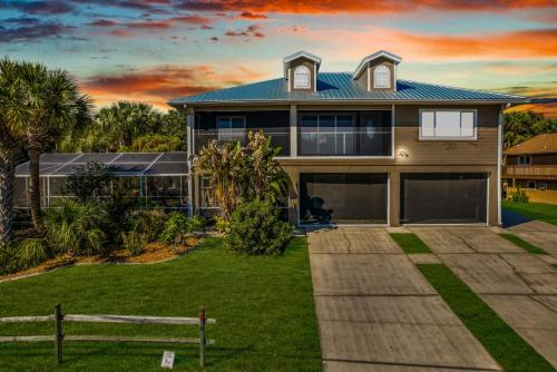 Holland Huis in Crystal River Canal Home w Pool on Fort Island Trail — 4-Star Luxury Hotel in Crystal River, United States