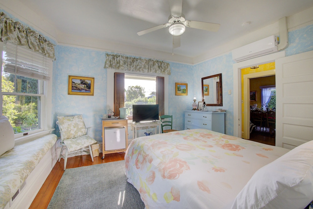Secret Garden Inn and Cottages - photo 80