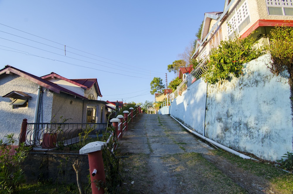 Open View Estate in Ranikhet, India
