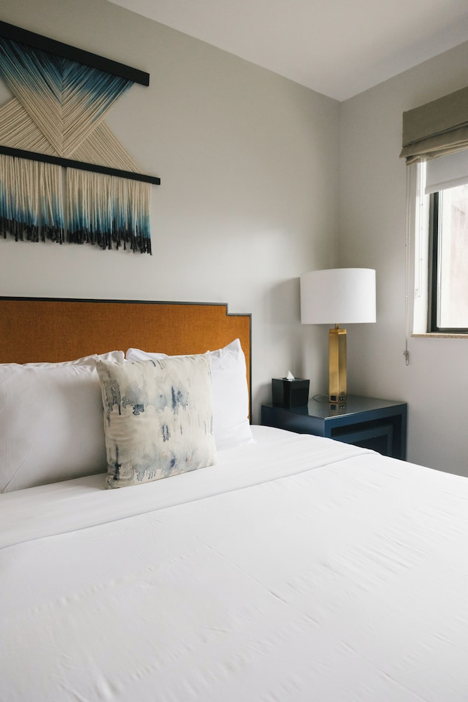 The Redford Hotel - photo 8