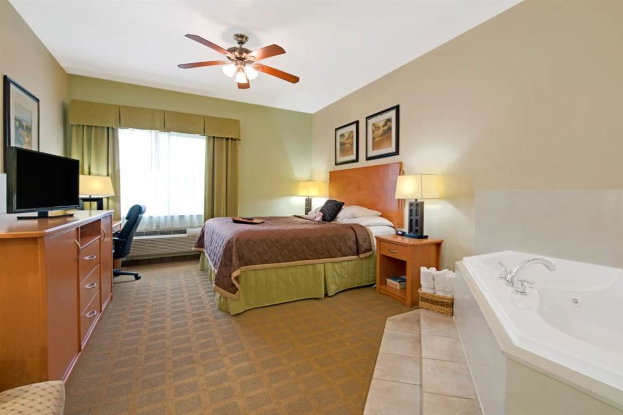 Super 8 By Wyndham Austin Airport North - photo 7