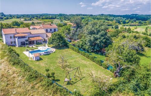 Holiday Home Juricev Kal I — 4-Star Luxury Hotel in Bale, Croatia