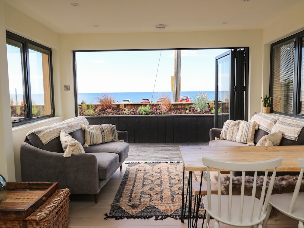 Sandpiper Chalet — 4-Star Luxury Hotel in Bridport, United Kingdom