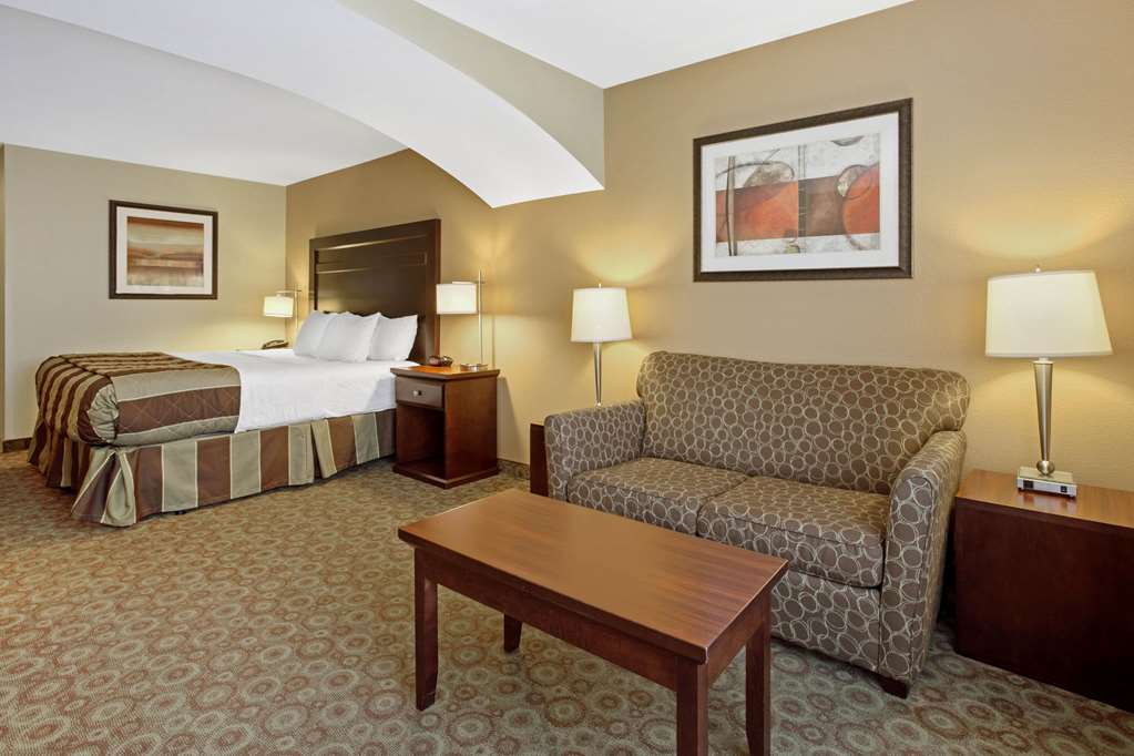 La Quinta Inn & Suites by Wyndham Dickinson - photo 30