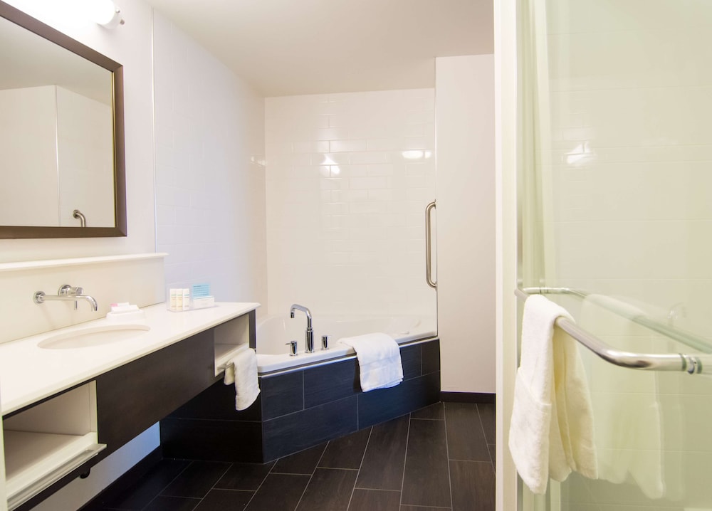 Hampton Inn Orange City - photo 24