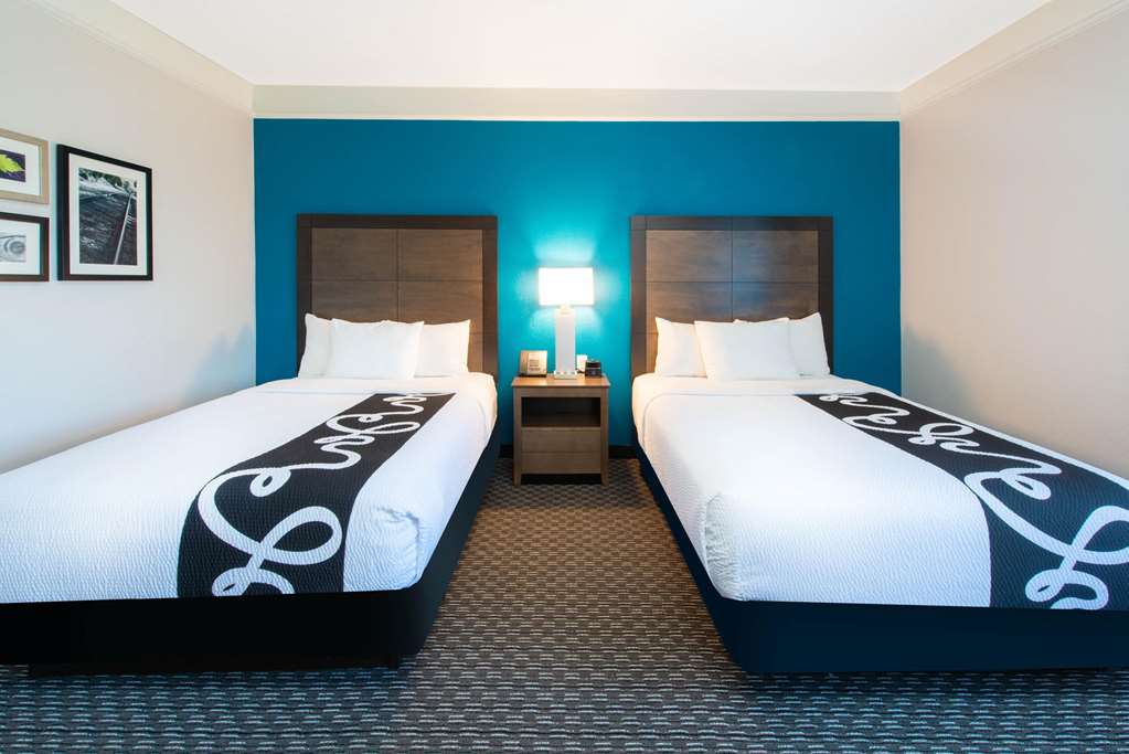 La Quinta Inn & Suites by Wyndham Tampa Brandon Regency Park - photo 15