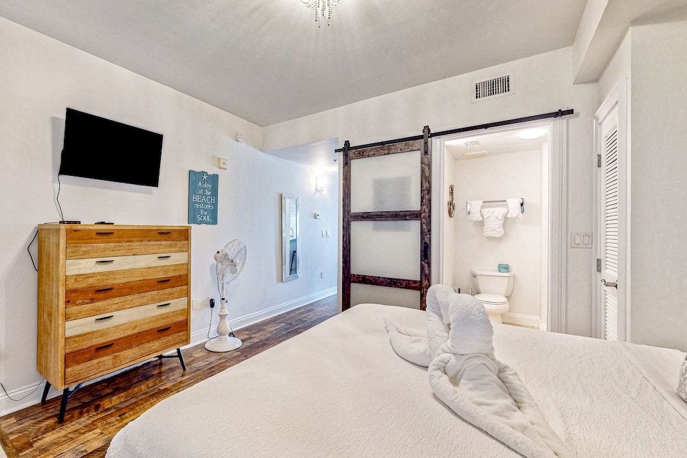 Carillon Beach Inn - photo 3