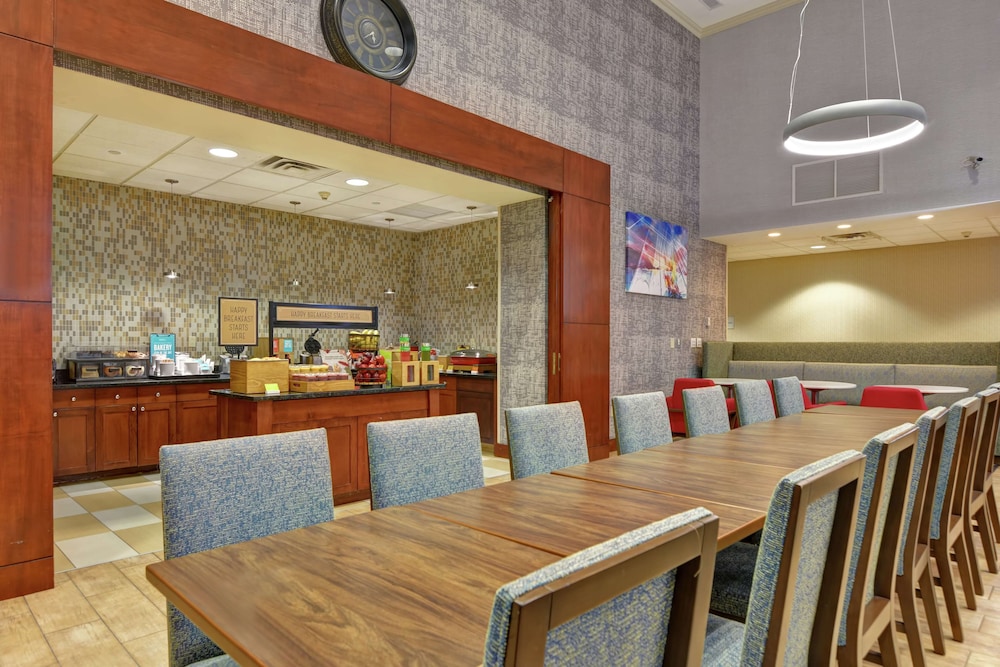 Hampton Inn & Suites Newark Harrison Riverwalk - photo 24