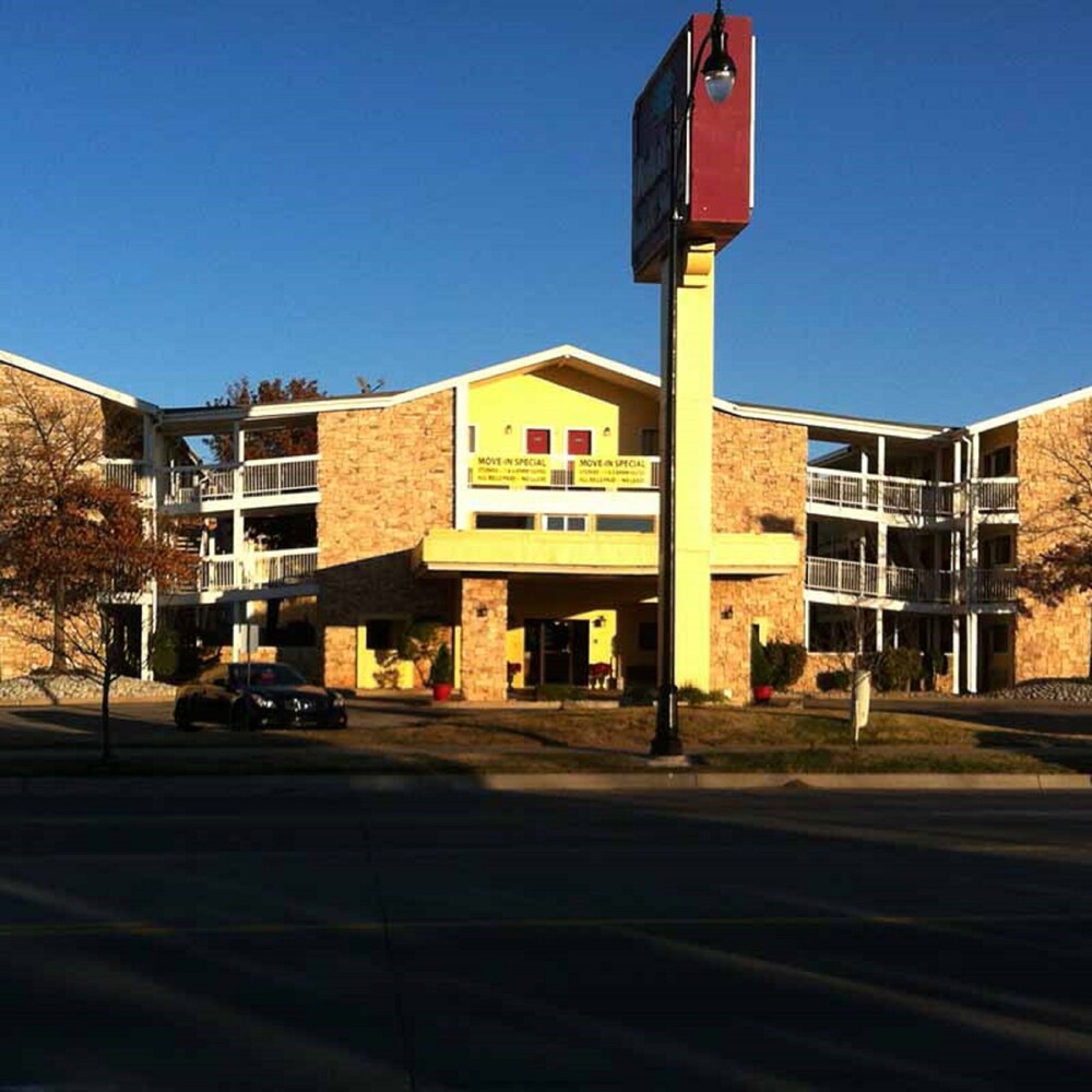 Oaktree Inn and Suites - photo 16