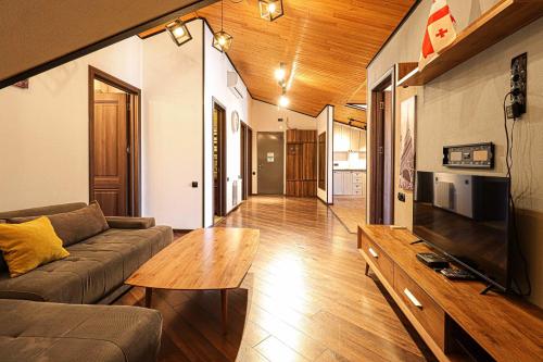 3BR apt w huge terrace & magnificent views