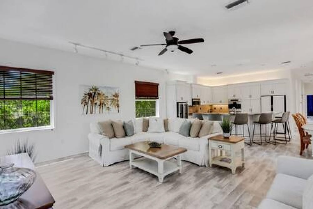 Siesta Key Marvel Pool SPA Deeded Beach Access - photo 18