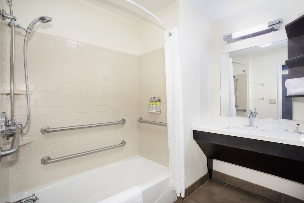 Candlewood Suites Manhattan by IHG - photo 13