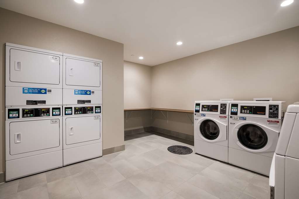 Everhome Suites Corona - photo 36
