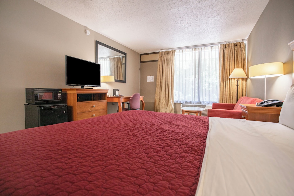 OYO Hotel Greensboro East I 40 - photo 24