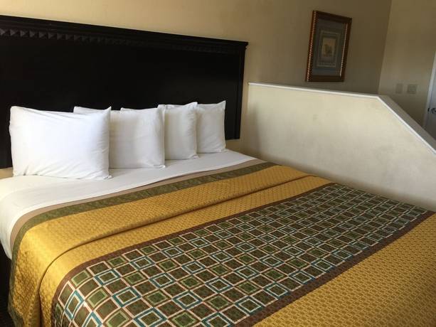 Travelodge by Wyndham Chatsworth - photo 13