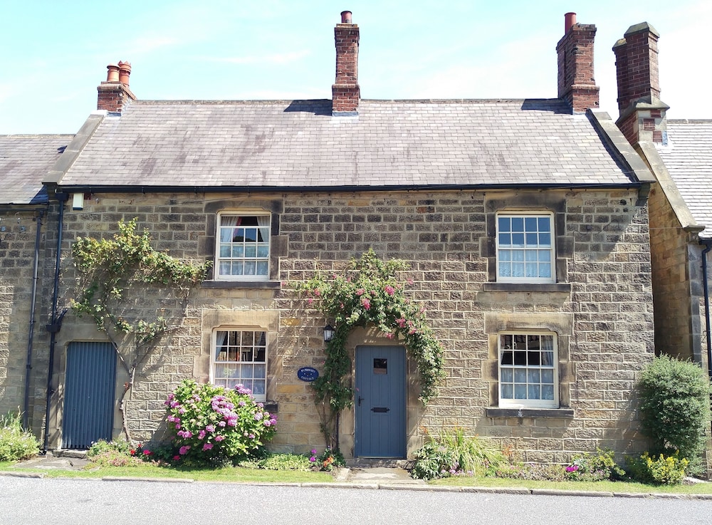 Pathways Holiday Cottage a Delightful 18th Century Stone Cottage in Derbyshire — 4-Star Luxury Hotel in Alfreton, United Kingdom