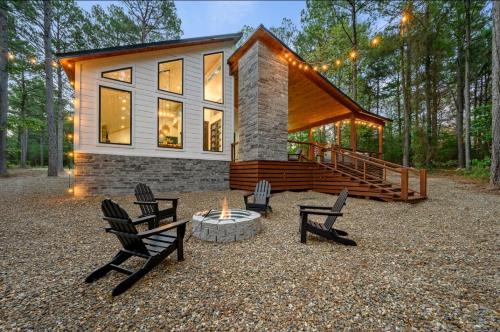 Two Knights Luxury Cabin — 4-Star Luxury Hotel in Broken Bow, United States
