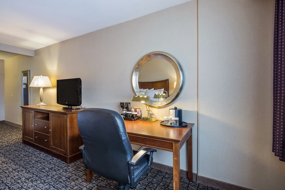 Clarion Inn Airport University - photo 6