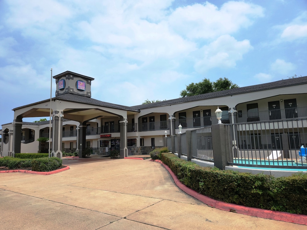 Express Inn Tomball - photo 35