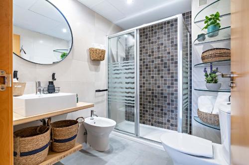 Apartamento El Castillo — 4-Star Luxury Hotel in Roquetas De Mar, Spain