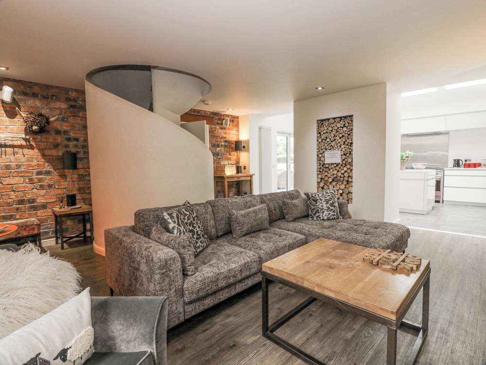 Shepherdess Cottage — 4-Star Luxury Hotel in Moffat, United Kingdom