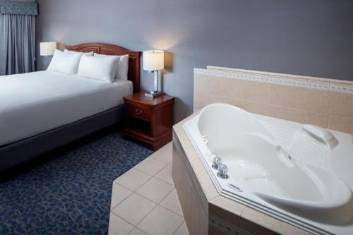 Golden Gables Inn Dazzler Select by Wyndham - photo 43