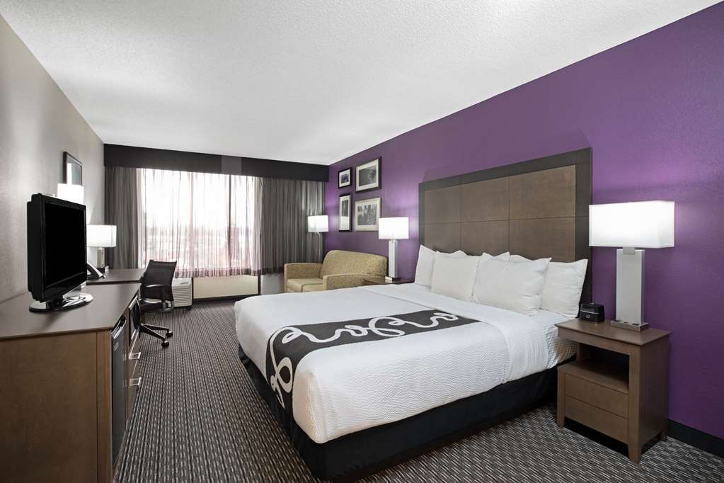 La Quinta Inn & Suites by Wyndham Rancho Cordova Sacramento - photo 32
