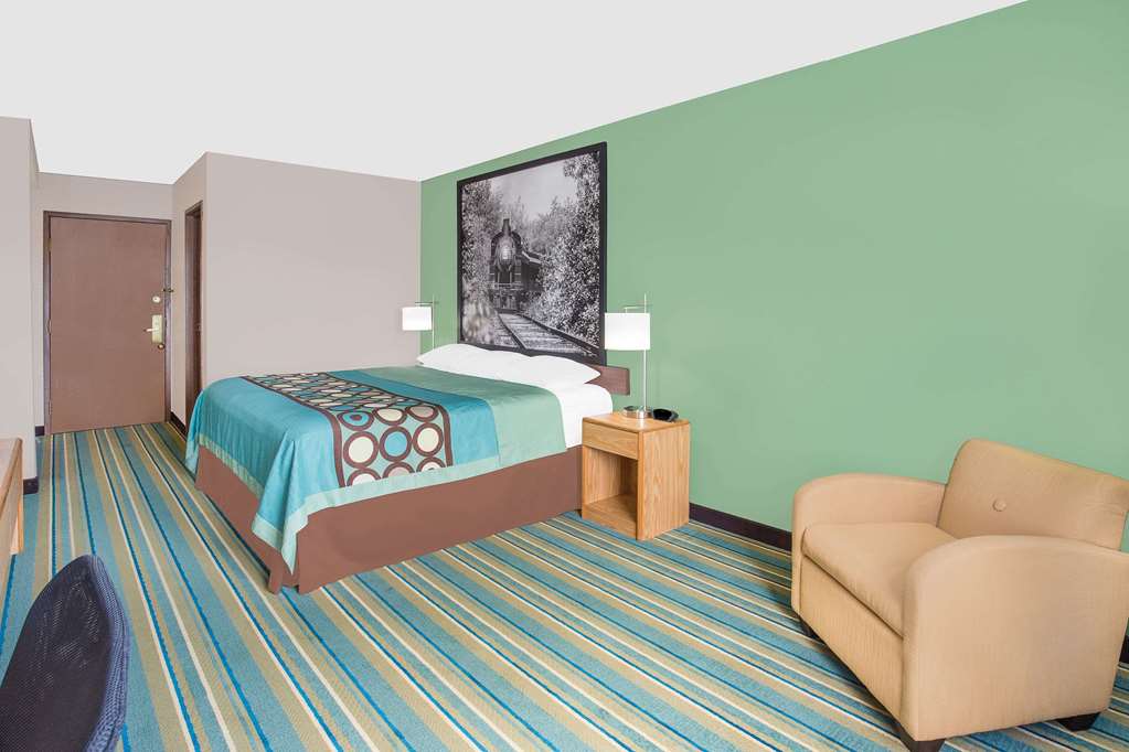 Super 8 by Wyndham Beaver Dam - photo 5