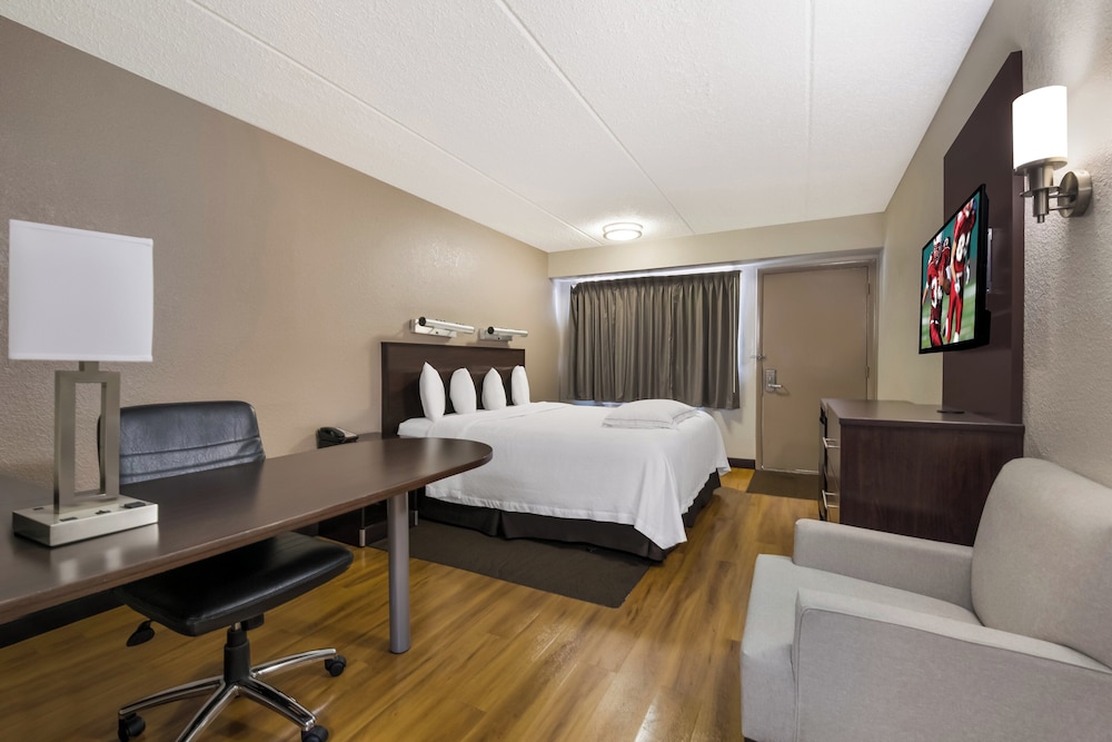 Red Roof Inn PLUS Nashville Airport - photo 8