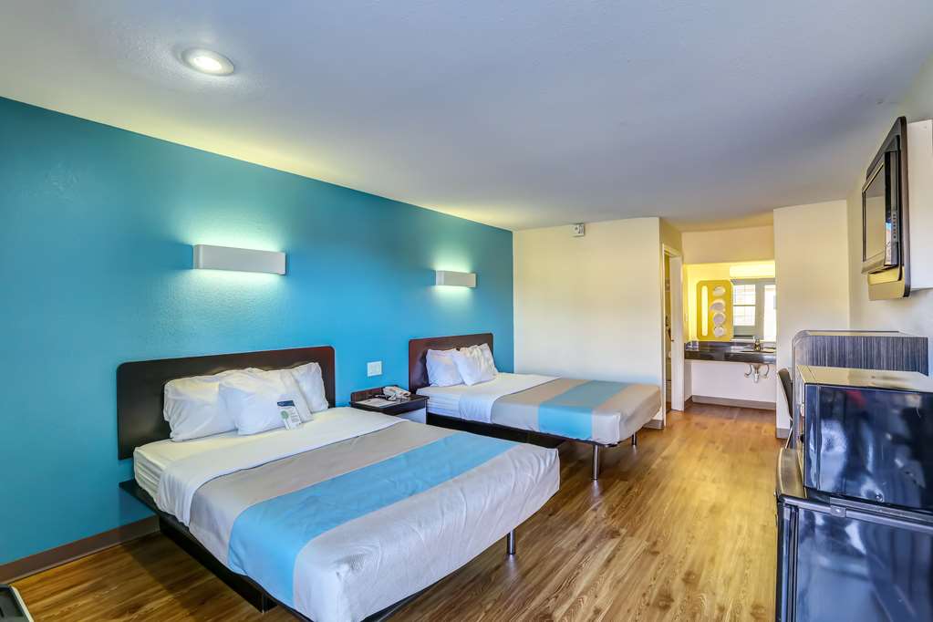 Motel 6 Dickson TN - photo 18