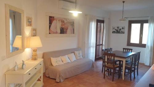 Capo Figari 15 Appartamento spazioso nel centro di Golfo Aranci con terrazza Wi Fi parcheggio gratuito — 4-Star Luxury Hotel in Golfo Aranci, Italy