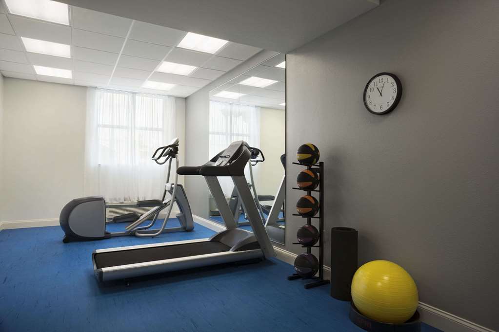 Days Inn & Suites by Wyndham Belmont - photo 19