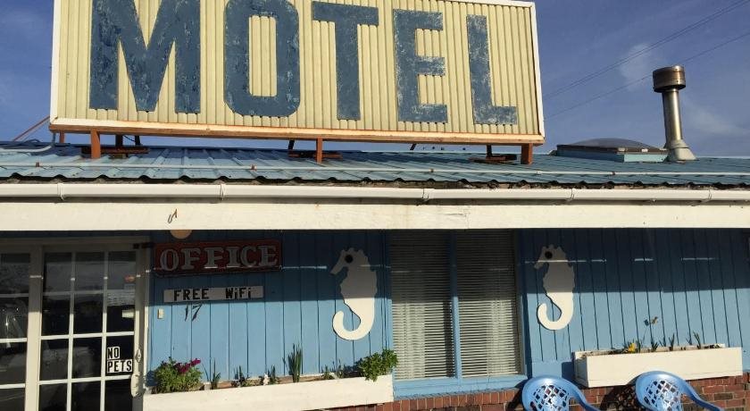 Chris By The Sea Motel in Ocean Shores, United States