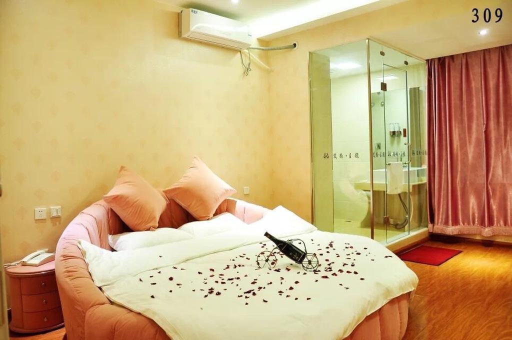 Aishang Theme Hotel — hotel in Fucheng
